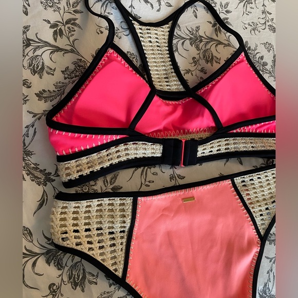 Victoria’s Secret Bikini with Crotchet Detailing Size M/L - Picture 7 of 10